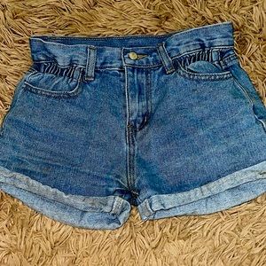 Selling denom blue raised jeans shorts for cheaper then bought!!